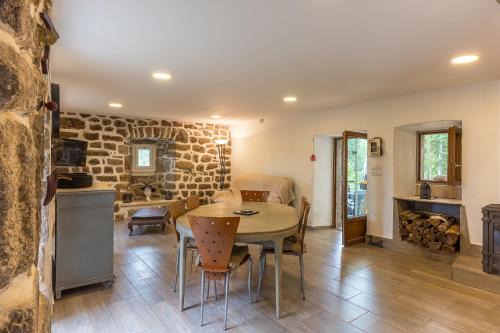 Saint-Barthelemy-le-Meil House | La Bergerie du Château - Belle vue montagne