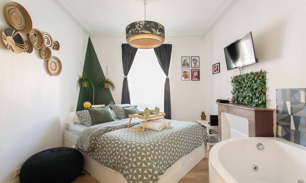 Petit Bois Apartment | La bulle de Canclaux, a spa in Nantes for a romantic getaway or a wellness experience