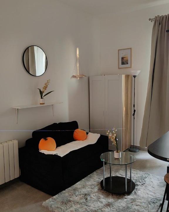 Villeneuve-Saint-Georges Apartment | La Bulle, Studio near Paris, Nature and calm