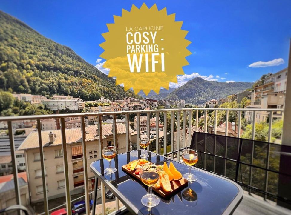 Saint-Claude Apartment | La Capucine - Lumineux avec balcon et parking