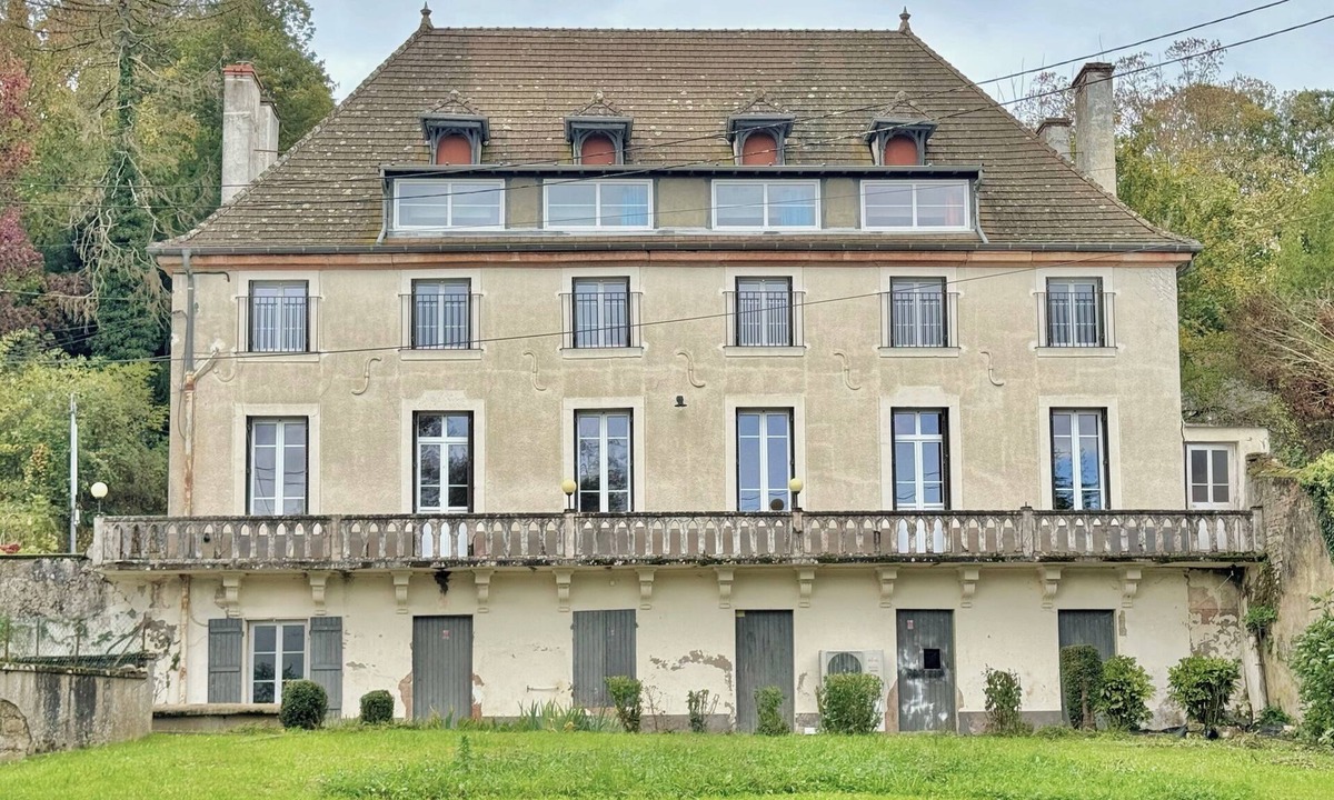 Cuisery House | La Casa Do - A haven of peace on the water's edge