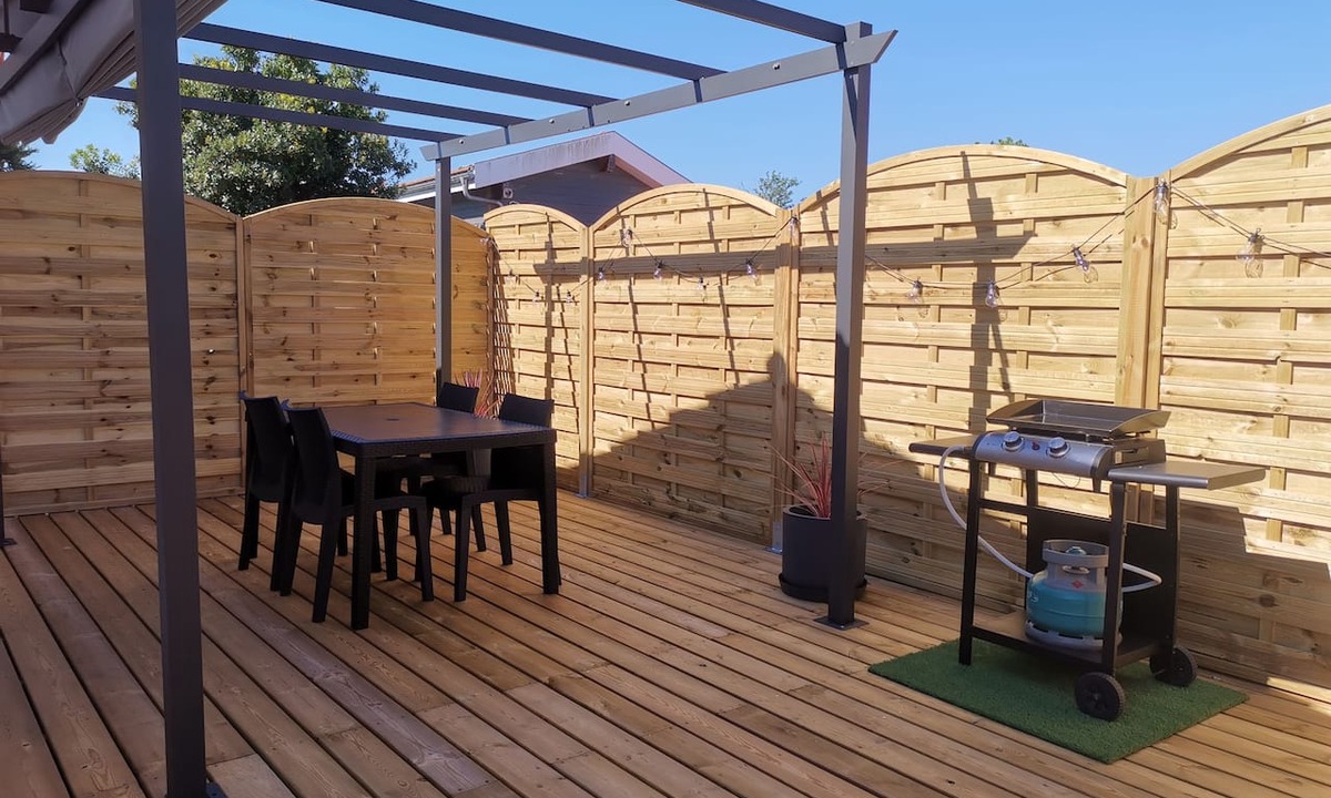 Cazaux House | LA CAZA COZY, a charming vacation rental located in CAZAUX, near the beaches.