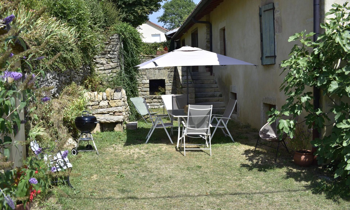 Chevreaux Cottage | La Chalentine, an eco-rural gîte in the Jura!