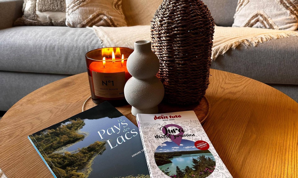 Lons-le-Saunier Apartment | La chambre de Sophie Studio with garage in quiet location near town center