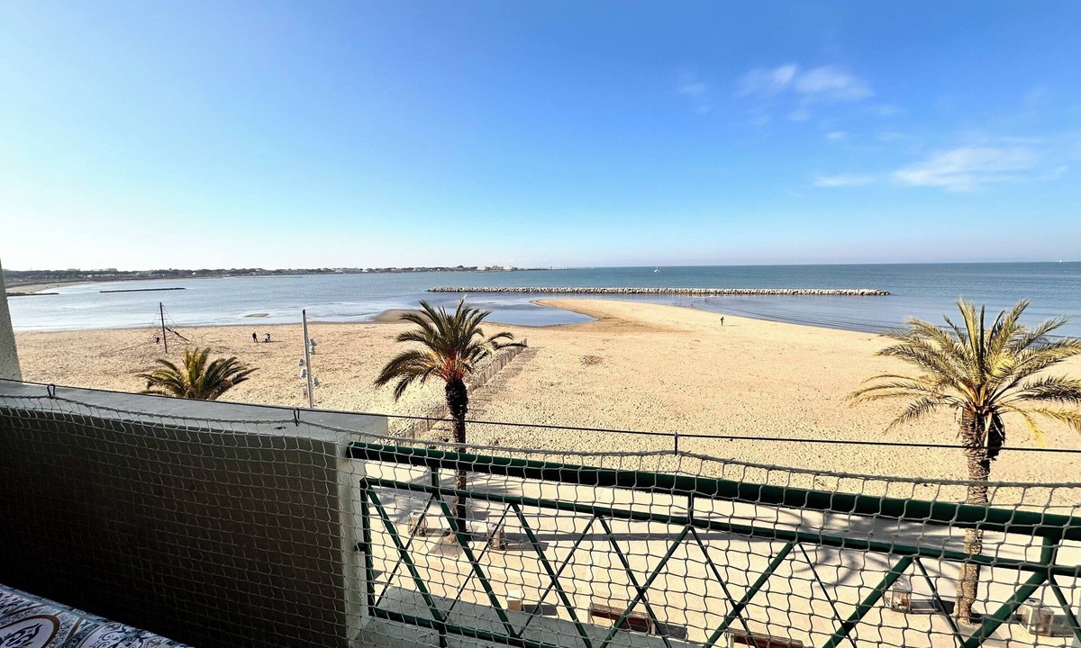 Le Grau-Du-Roi Apartment | La Croix du Sud 4 - Appartement en duplex Vue Mer 1ère ligne avec terrasse