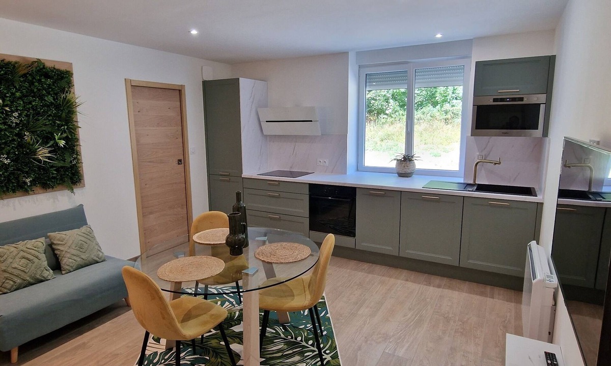 Cravanche Apartment | La Dame - Cosy Studio - Near GE and Alstom