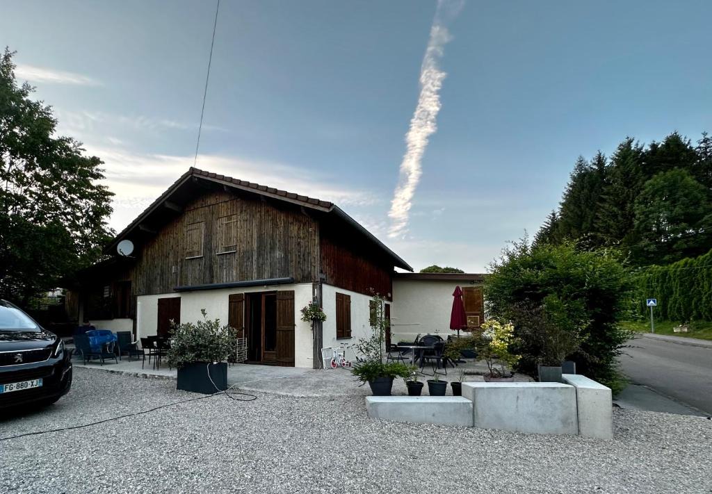 Monnet-la-Ville House | LA DRYADE