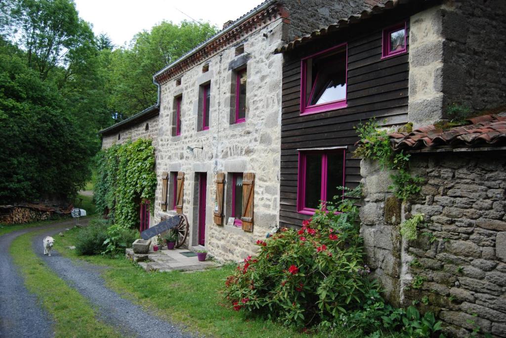 Saint-Jean-des-Ollieres Bed & Breakfast | LA FREIRESSA