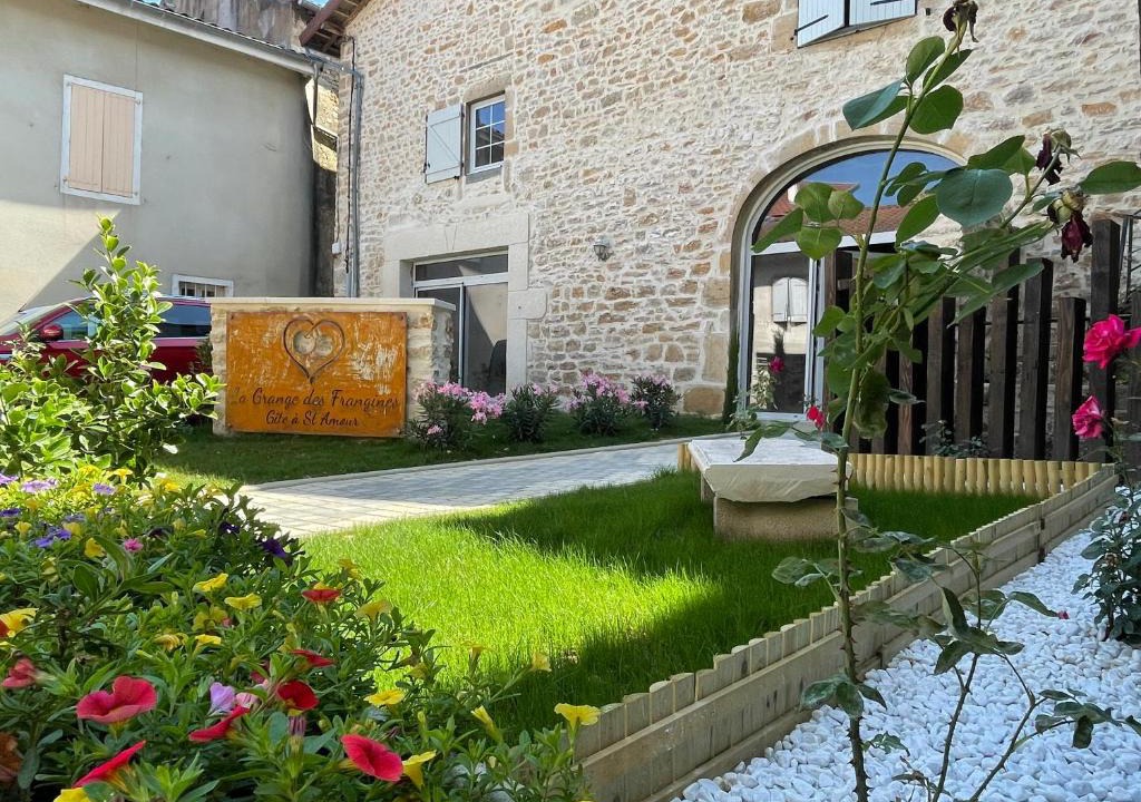 Saint-Amour Bed & Breakfast | LA GRANGE DES FRANGINES