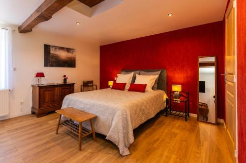 Sainte-Agathe-la-Bouteresse Bed & Breakfast | La Longère Forézienne