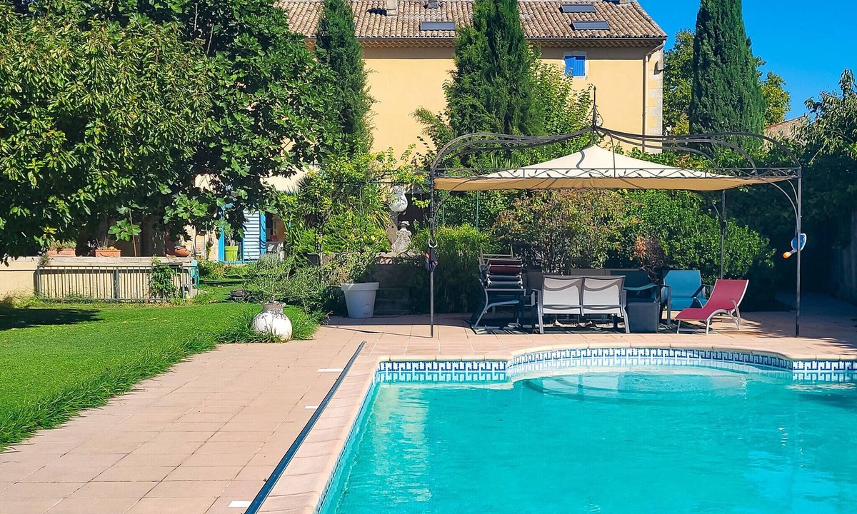 Saint-Paul-Trois-Chateaux House | La Maison de Madeleine, with garden and private swimming pool