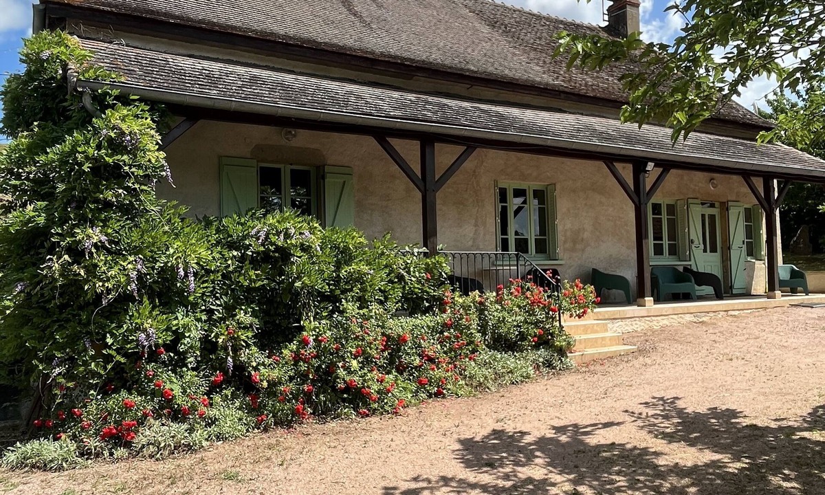 Saint-Marcelin-de-Cray House | La Maison de Command, Gîte Pour 6 Personnes en Campagne, Avec Piscine
