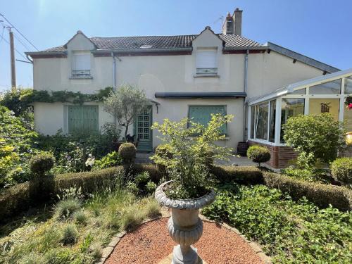 Pluvet Bed & Breakfast | La Maison d'Andrée - chambres et table d'hôtes