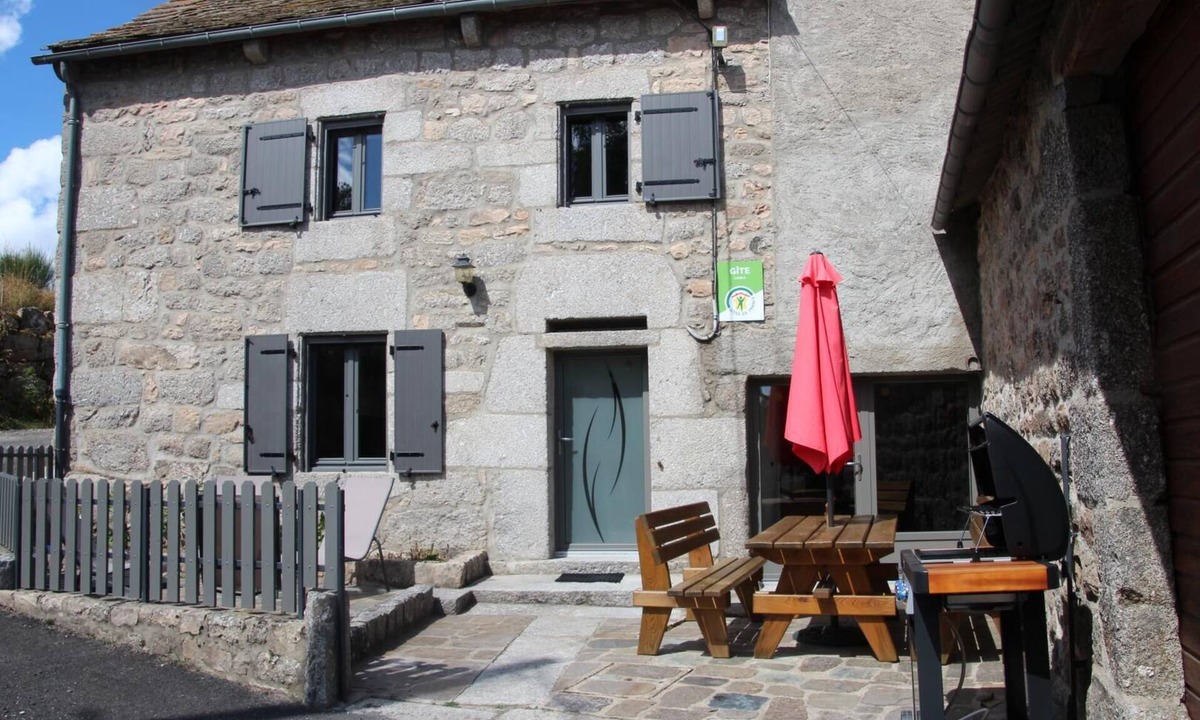 Le Buisson House | La Maison de Castanet between Aubrac and Margeride