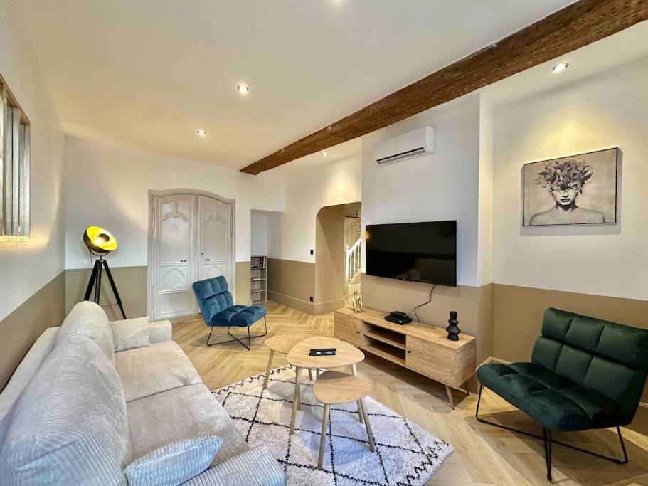 Moulins Apartment | La Maison Des Cours - WIFI - Centre ville