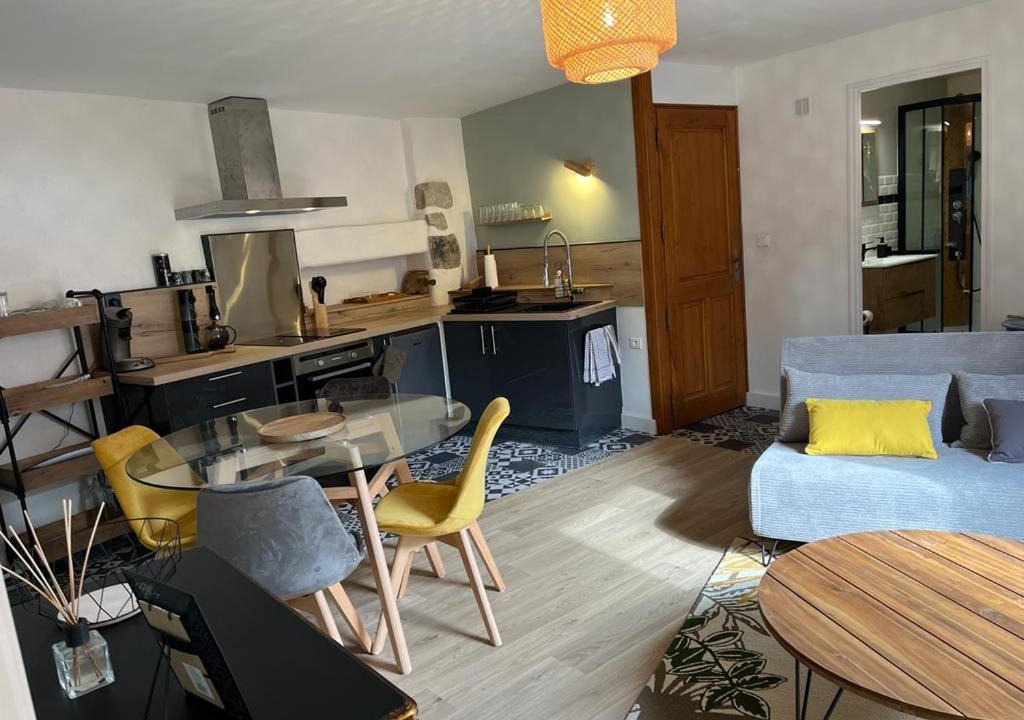 Largentiere Apartment | La Maison du bonheur GÎTE LE COQUET