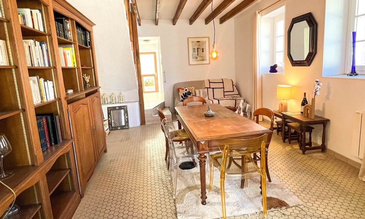 Cravant House | La Maison du Clocher - Jolie cour extérieure