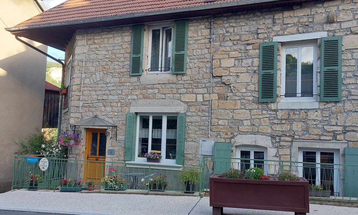 Mouthier-Haute-Pierre Bed & Breakfast | La Maison de Léonie, a bed-and-breakfast in the heart of the Loue Valley.