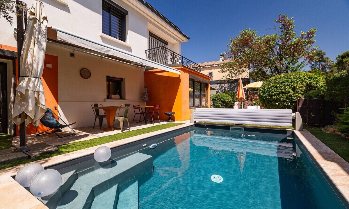 Romans-sur-Isere House | La Maison Pop – Pool & Relaxation for Couples