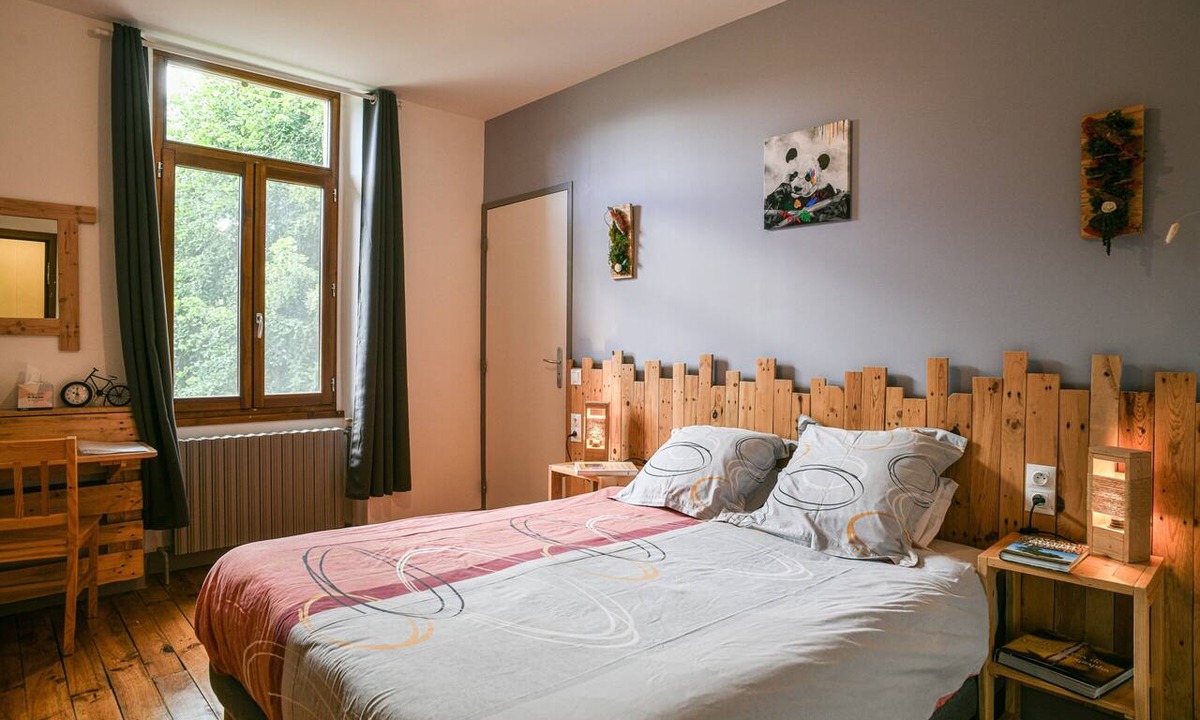 Saint-Franc Bed & Breakfast | La Palette Guest Room with Mountain View, Shared Garden & Wi-Fi