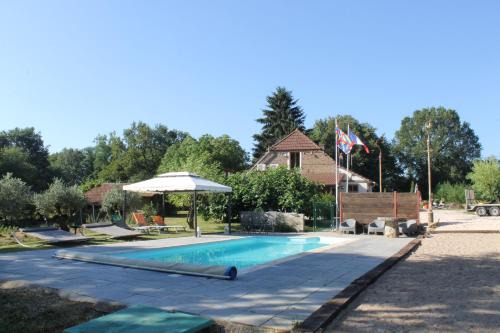 Saint-Germain-du-Bois Cabin | La Petite Ferme du Marais