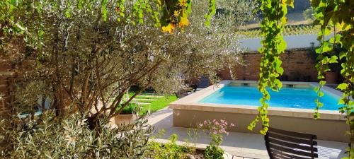 Burgy Bed & Breakfast | La petite madeleine - Chambre d'hôtes- Piscine & spa