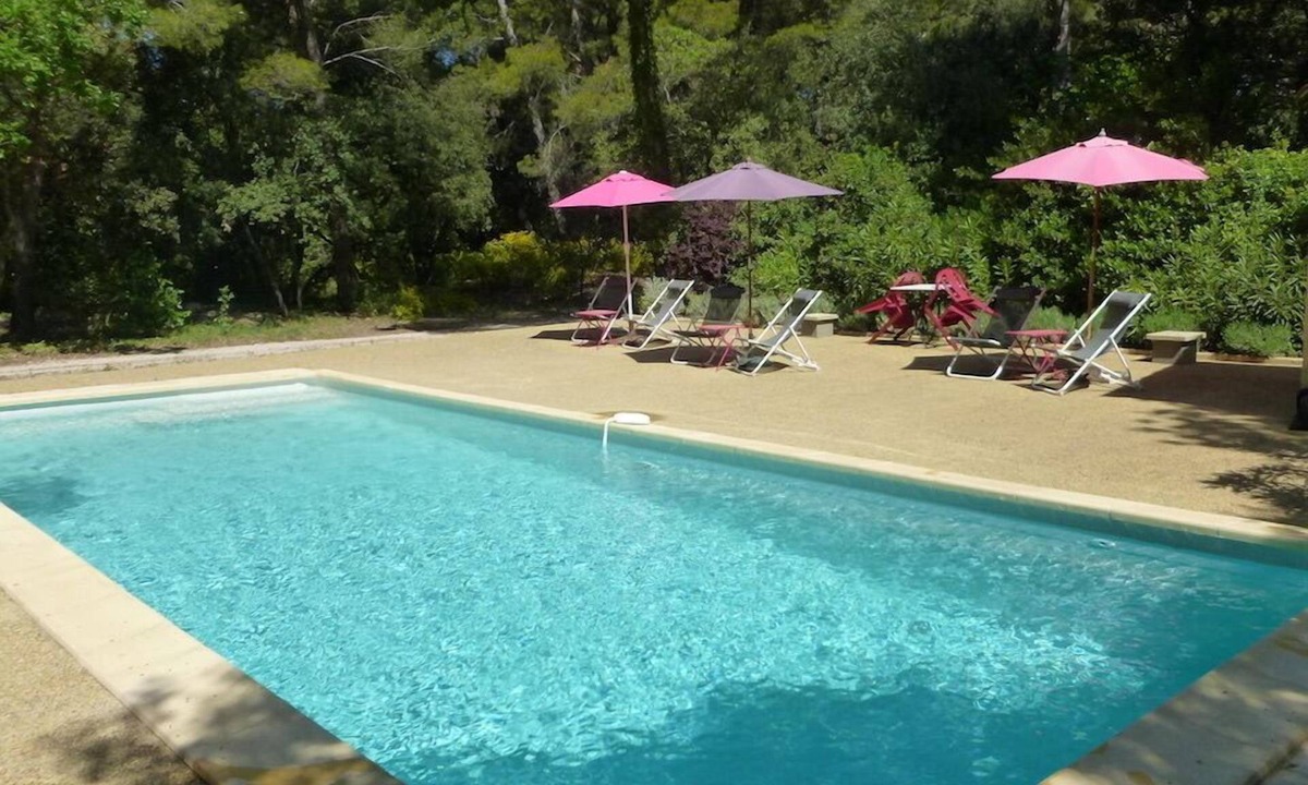Mazan Apartment | La Pïchoune - 1 bro - Swim. Pool - Large Garden - Wooded prop. - A gem!