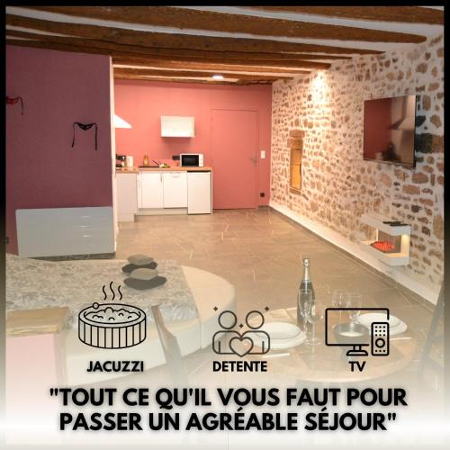 Besancon Apartment | La reine dorel chambre romantique