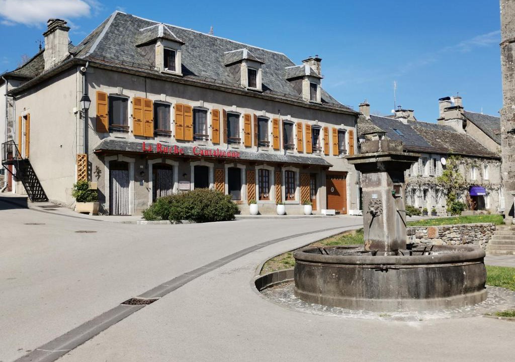 Saint-Etienne-de-Chomeil House | La Ruche Cantalienne