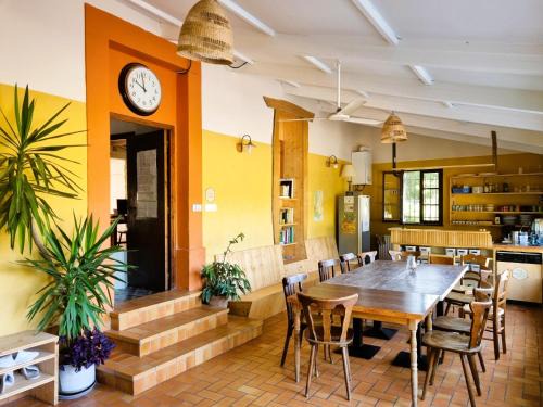 Aouste-sur-Sye Hostel | La Ruche - l'auberge qui relie