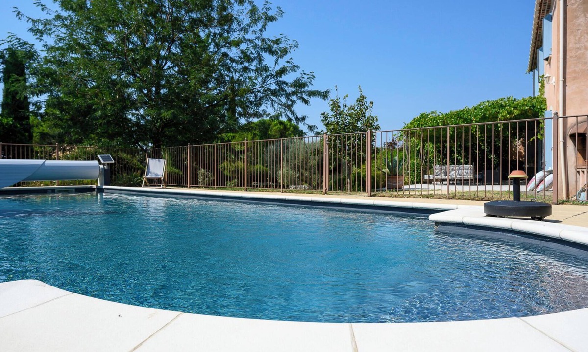 Bedoin House | La Tarente, Villa Provençale, with swimming pool for 8 to 10 people, rated 3*.