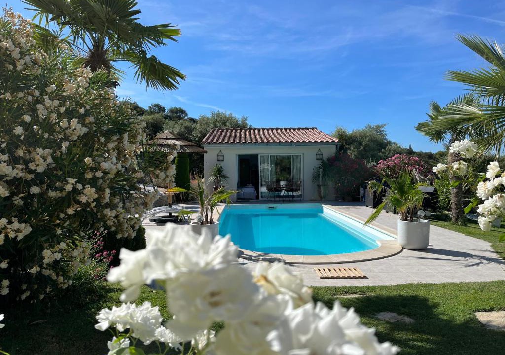 Saint-Pierre-de-Vassols Bed & Breakfast | La Thomalie