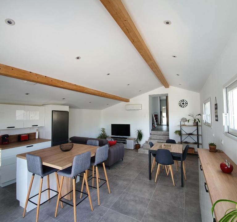 Lussas House | La Tour de l'Hirondelle