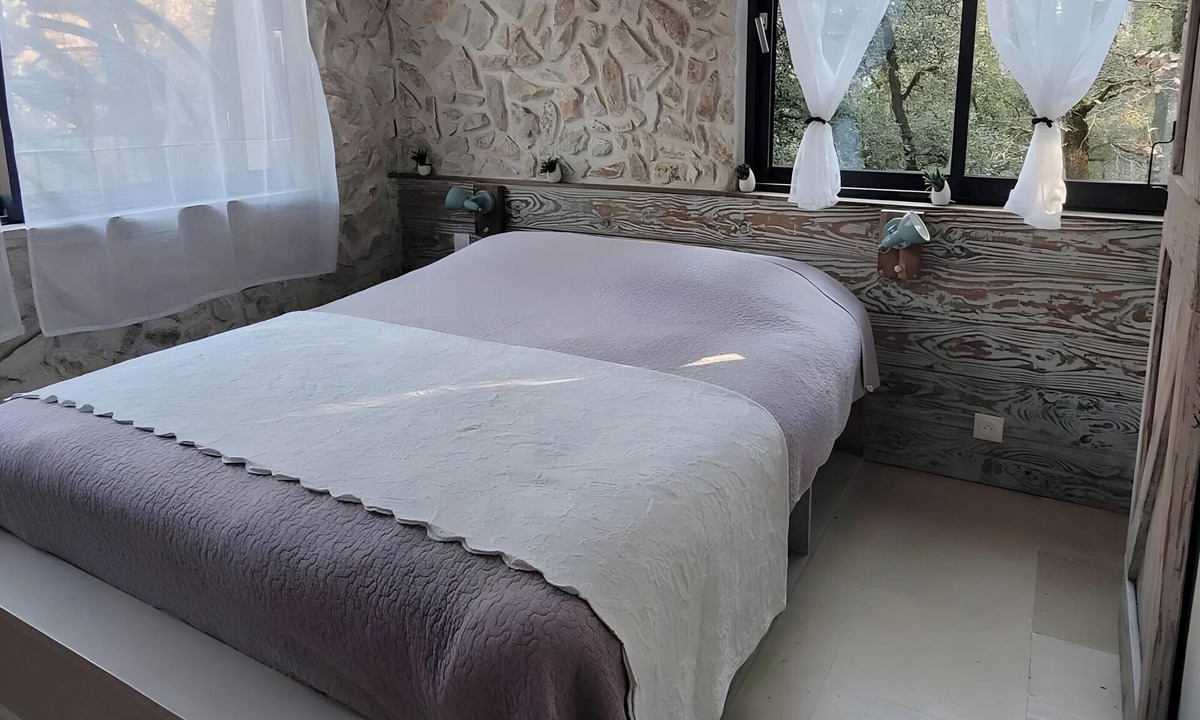 Brantes Bed & Breakfast | La Tour’terelle Guest Room: Mountain View, Private Terrace & Wi-Fi