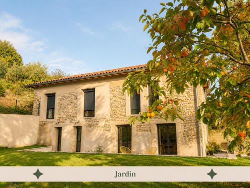 Genissieux House | La Truffière des Collines, gîte 6 personnes, 3 chambres, terrasses et jardin