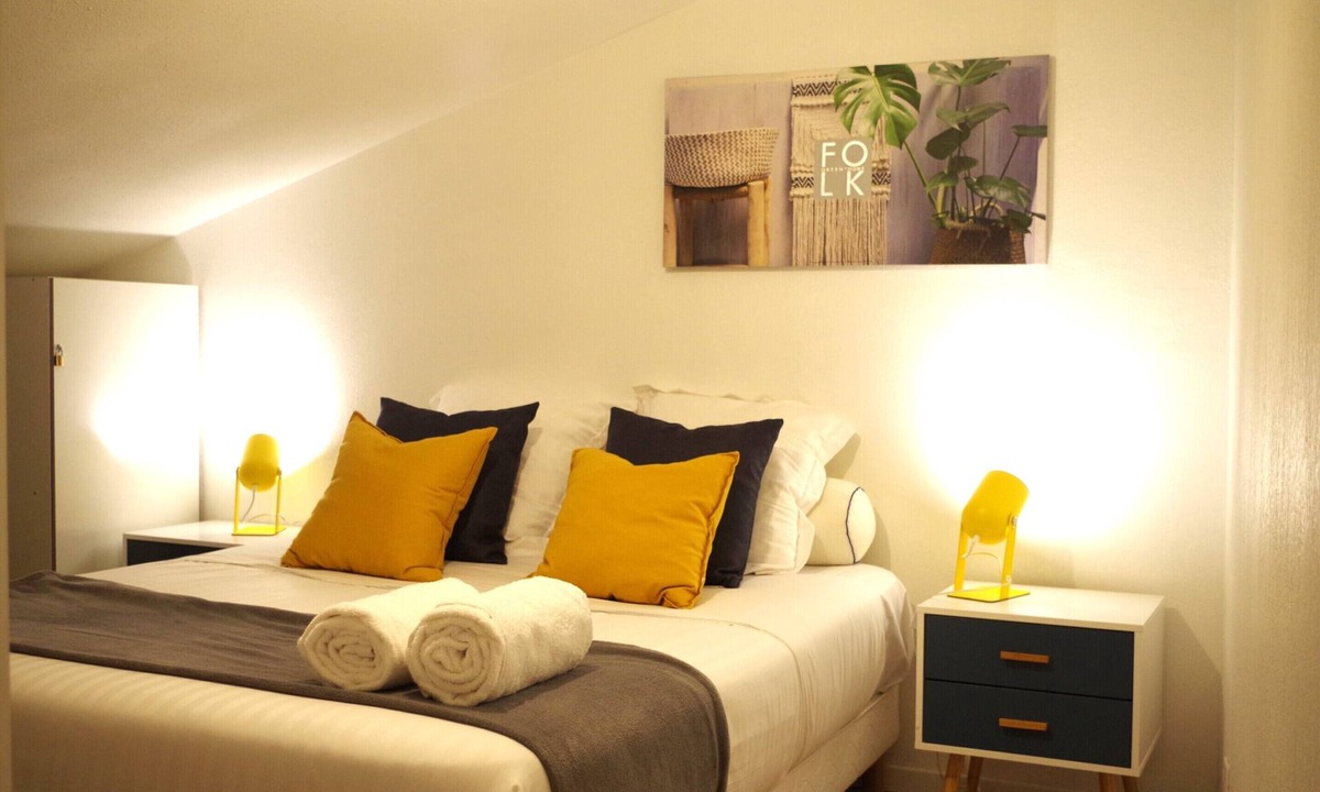 Saint-Paul-Trois-Chateaux Apartment | La Villa Tria Castella