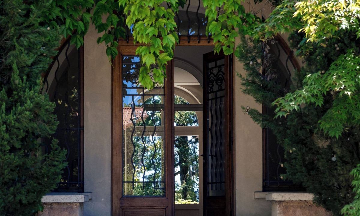 Romans-sur-Isere Hotel | La Villa Kara