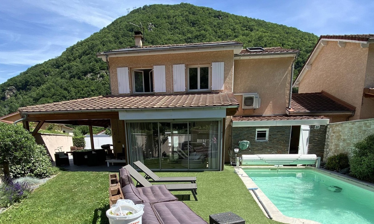 Vizille House | Large family house with swimming pool and jacuzzi on the road to the resorts