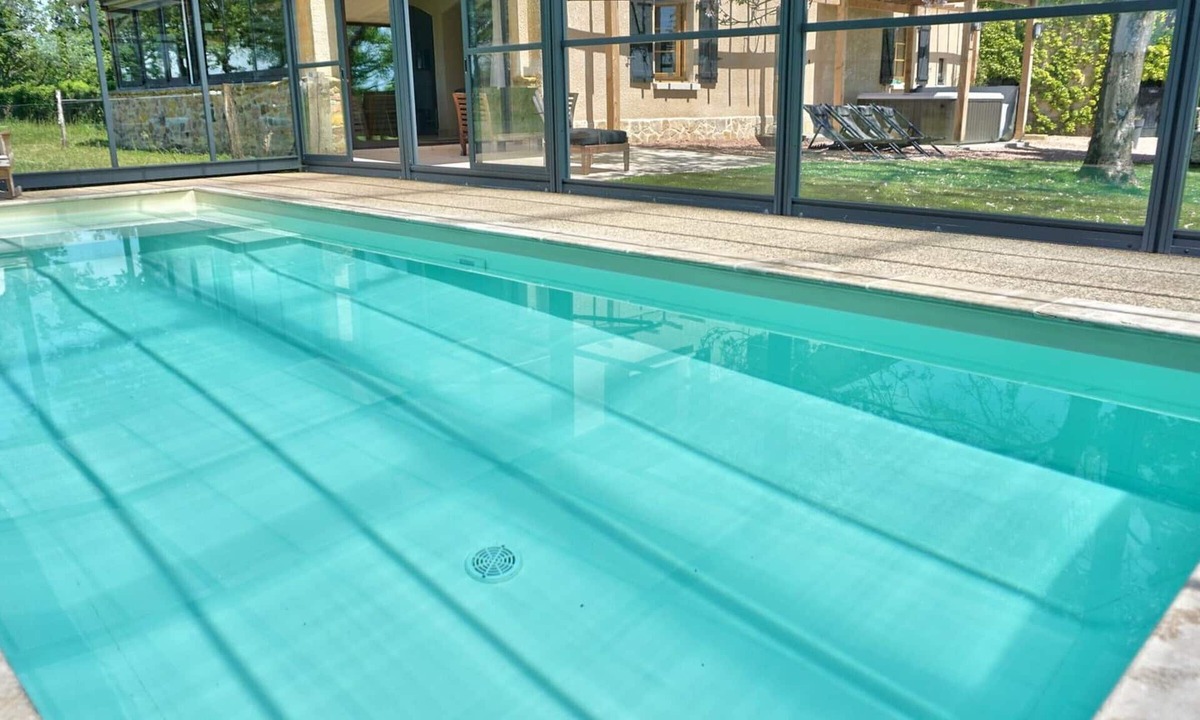 Vivans Cottage | Large house with heated private pool and pets allowed