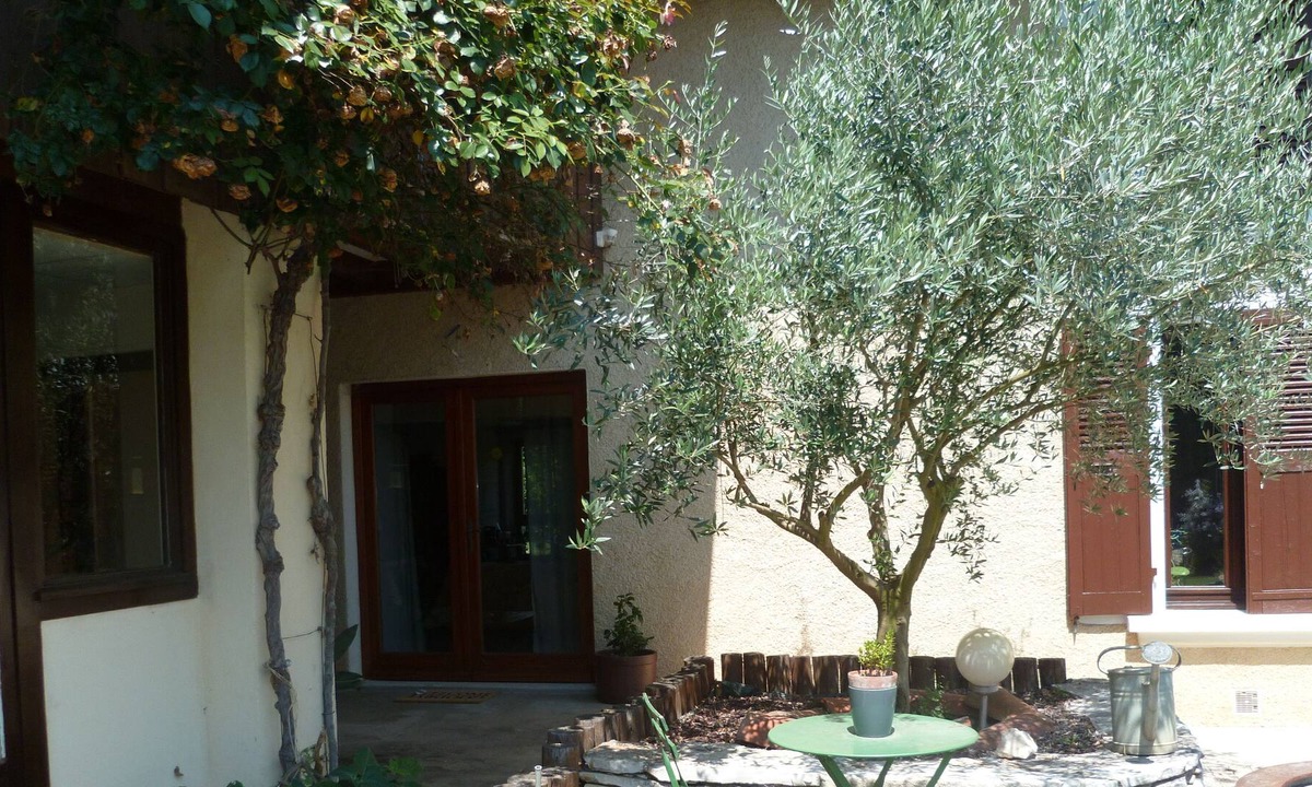 Saint-Marcellin Vercors Isere Communaute House | Large independent bedroom in peaceful country house