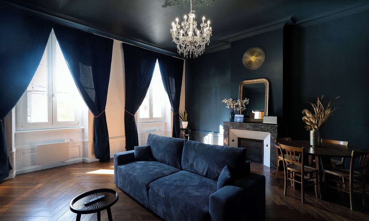 Mirecourt Apartment | Large renovated apartment near Vittel and Juvaincourt - L'Atelier du Photographe