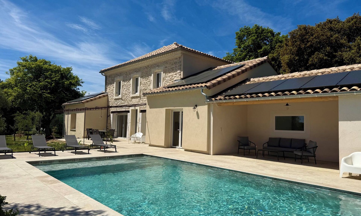 Valreas House | Large renovated Mas provençale with swimming pool