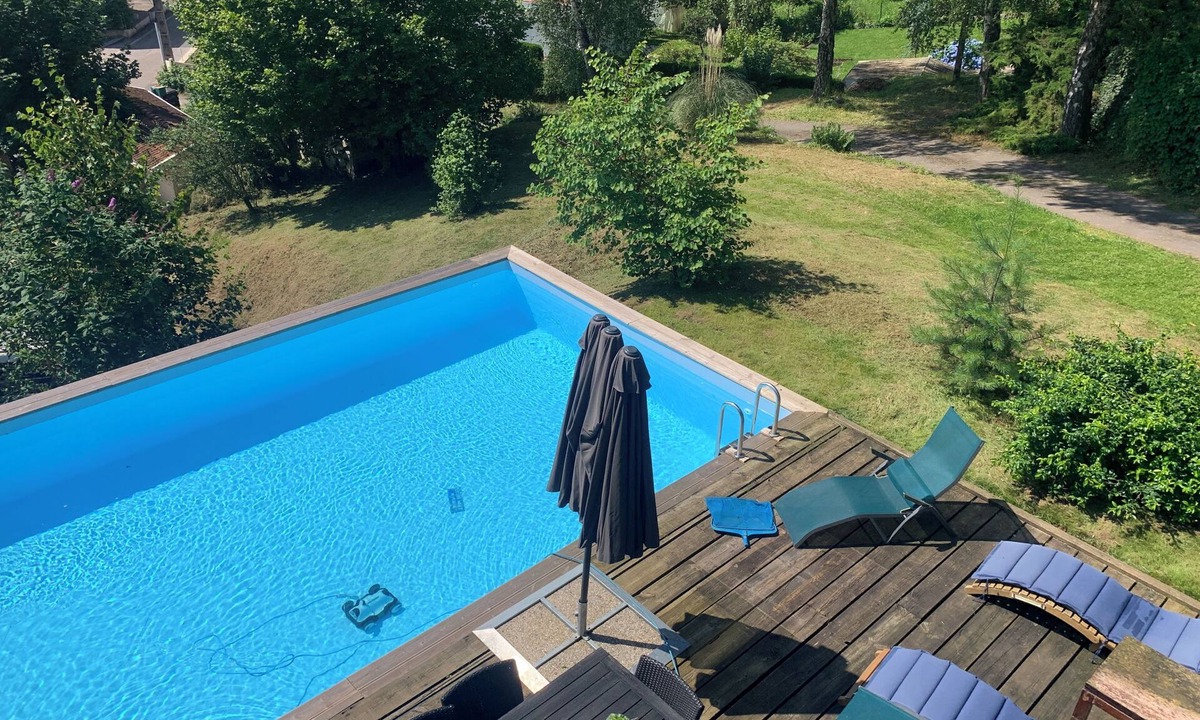 Epinal House | Large villa that sleeps 10 with a heated pool