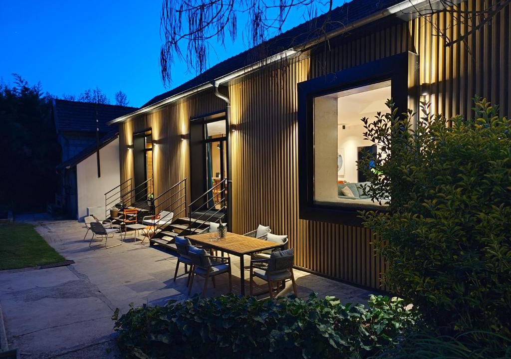 Saint-Clair-de-la-Tour House | Le 10, Reflets dans l'Eau