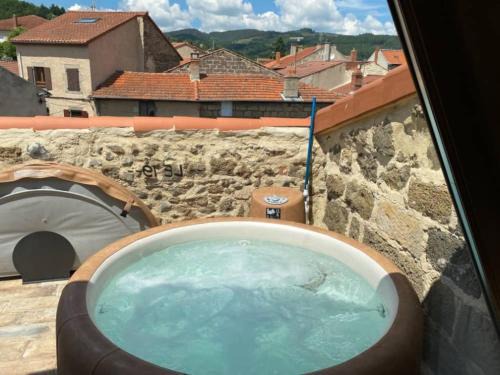 Langeac Hotel | Le 19 - 38m2 Terrasse Jacuzzi - Centre Historique - Clim