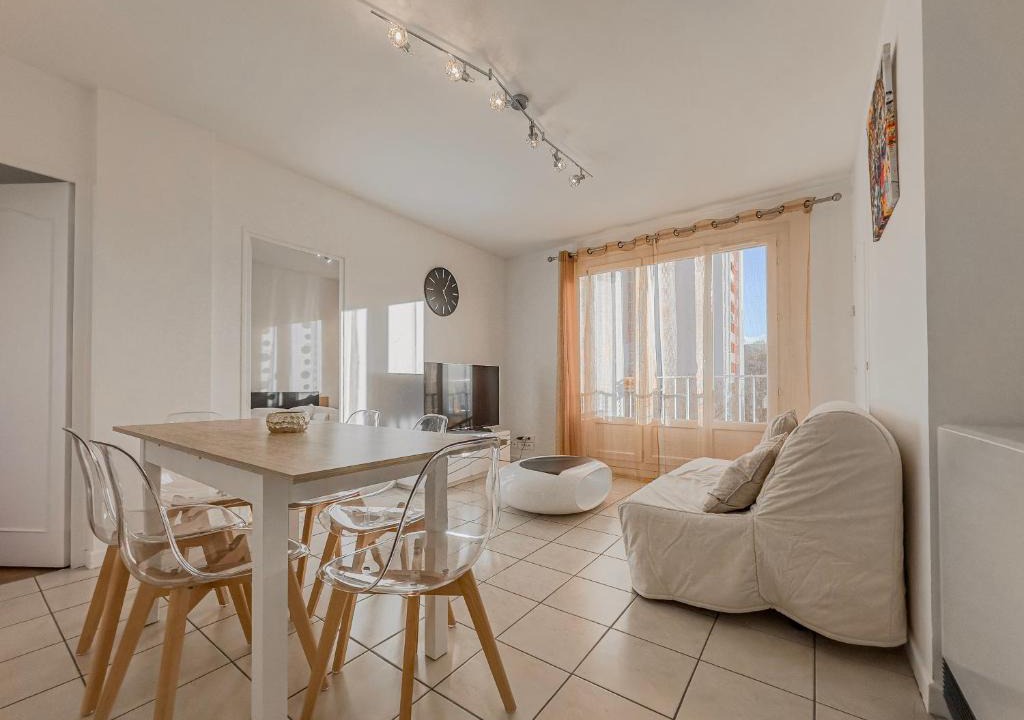 Saint-Martin-d'Heres Apartment | Le 19 Lavigne - Parking