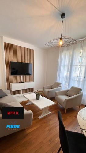 Le Creusot Apartment | Le beau Milo 2 chambres Coeur de ville avec Balcon Netflix