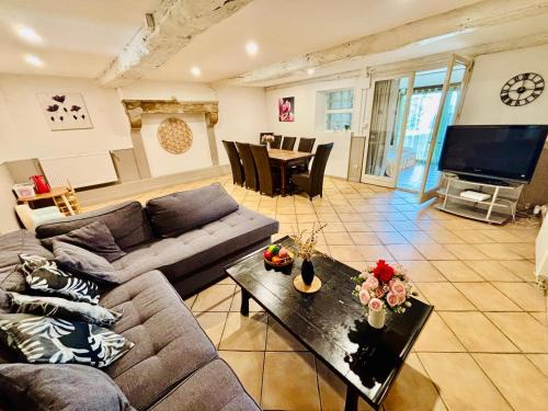 Le Breuil Apartment | Le bienvenu - 4 chambres - Proche Gare TGV et RCEA
