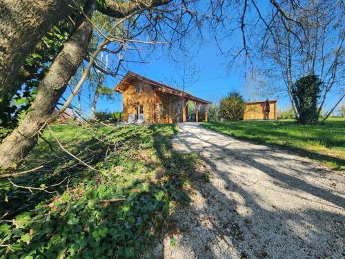 Beaujeu-Saint-Vallier-Pierrejux-et-Quitteur House | Le Chalet « au Fil de l’eau »