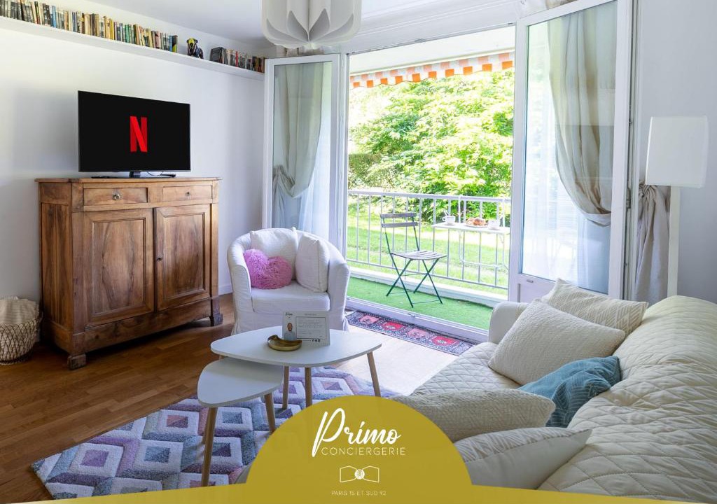 Chatenay-Malabry Apartment | Le Chateaubriand - Calme, balcon et parking